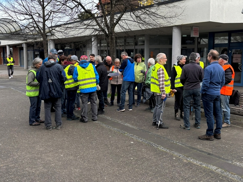 Treff zur Putzete im Mikrozentrum